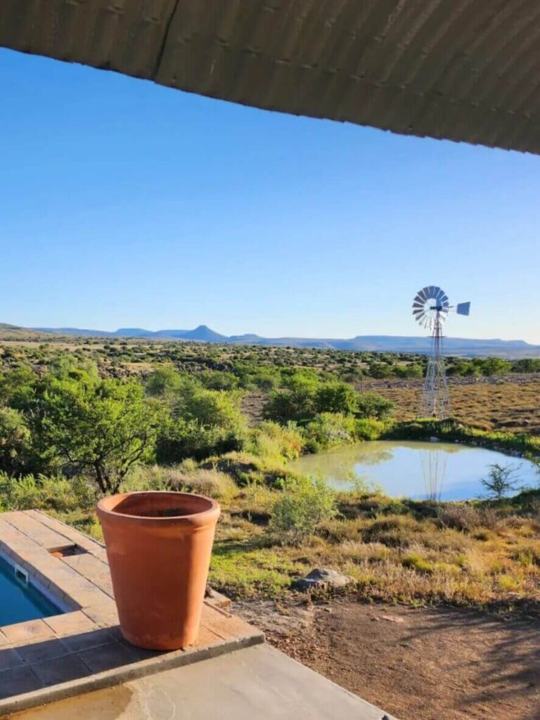 meerlust-windpump-with-mountains